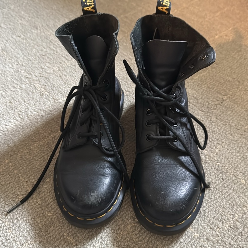 Dr. Martens 1460 Pascal boot in black - Picture 2 of 5